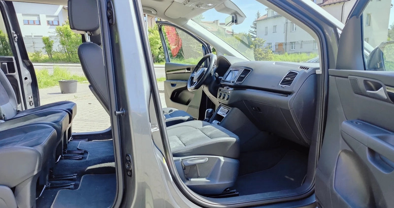 Volkswagen Sharan cena 124500 przebieg: 67300, rok produkcji 2019 z Gdańsk małe 137